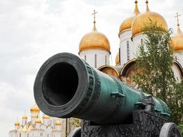 Zarenkanone und Mariä-Entschlafens-Kathedrale, Moskau foto