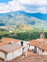 bergtal und castiglione di sicilia stadt foto