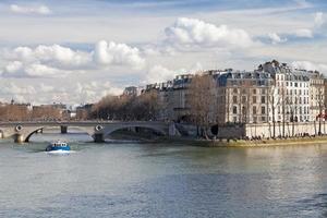 seine fluss und pont louis-philippe in paris foto