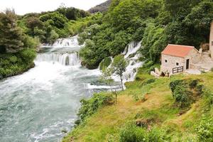 Blick auf die Wasserfälle in der Region Kornati, Kroatien foto