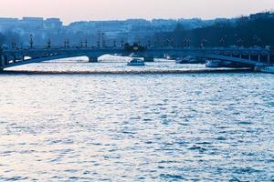 Blick auf Pont Alexandre III in Paris foto