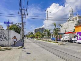 playa del carmen quintana roo mexiko 2021 typische straße und stadtbild von playa del carmen mexiko. foto