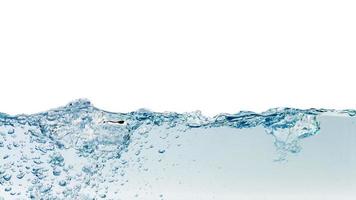 Spritzwasser mit Luftblasen, isolierter Hintergrund-Clipping-Pfad foto