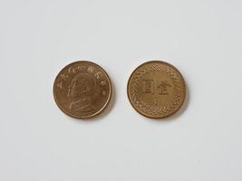 1 Yuan Taiwan Münze Nahaufnahme, isoliert auf weißem Hintergrund. foto