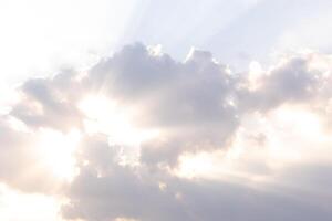 Himmel und Sonnenlicht mit Wolken, Himmel Hintergrundbild foto