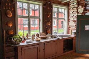 Oslo, Norwegen. 29. mai 2022. die küche eines alten bauernhauses im norwegischen museum für kulturgeschichte in oslo. foto