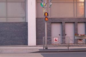 Straße der Stadt ist ein Fußgängerüberweg foto