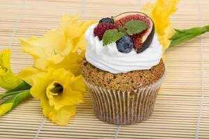 Cupcakes mit Beeren foto