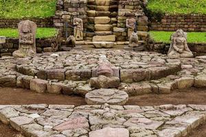 Skulpturen - Reliefs historischer Relikte rund um die Westhänge des Mount Lawu, die schätzungsweise um das 14.-15. Jahrhundert n. Chr. Erbaut wurden. foto