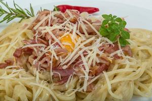 Carbonara auf dem Teller foto