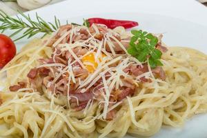 Carbonara auf dem Teller foto