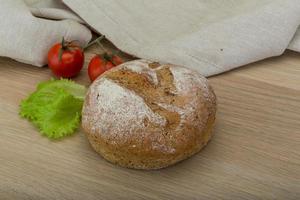 Brot auf hölzernem Hintergrund foto