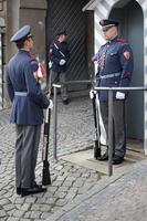 Prag, Tschechische Republik, 2014. Wachablösung auf der Burg in Prag foto