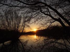 Sonnenuntergang an einem deutschen See foto