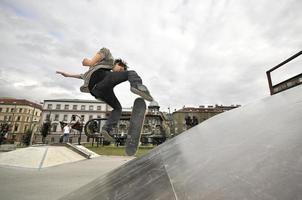 tucepi, kroatien, 2022 - blick auf den skatepark foto