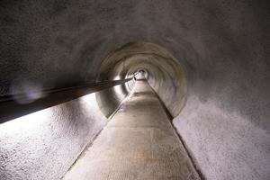 Unterirdischer Tunnel für Fußgänger foto