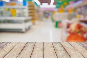 Supermarkt mit abstraktem, unscharfem Hintergrund foto