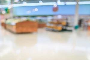 Supermarkt mit frischen Lebensmitteln abstrakter unscharfer Hintergrund mit Bokeh-Licht foto