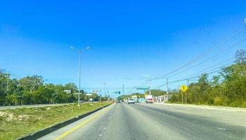 playa del carmen quintana roo mexiko 2022 typische straße und stadtbild von playa del carmen mexiko. foto