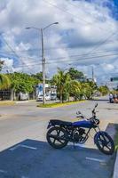 playa del carmen quintana roo mexiko 2022 typische straße und stadtbild von playa del carmen mexiko. foto