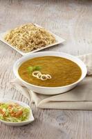 Dhansak Curry mit braunem Reis, Indien
