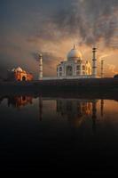 Riverview Taj Mahal & Jawab bei Sonnenuntergang foto