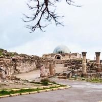 Blick auf den alten Palast der Umayyaden in der Zitadelle von Amman foto