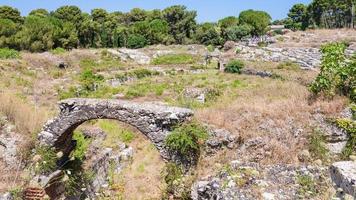 Bogen im antiken römischen Amphitheater in Syrakus foto