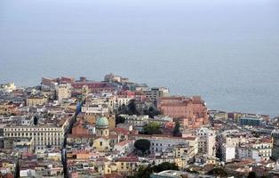 blick über die stadt neapel, italien, von der festung castel sant elmo foto