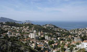 blick über die stadt marseille, frankreich, von einem hügel foto