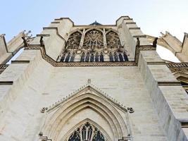 Fassade der mittelalterlichen Kathedrale von Amiens foto