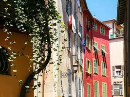 Malerische Stadthäuser in der Altstadt von Nizza foto