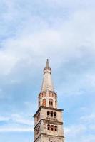 Turm der Kathedrale von Modena, Italien foto