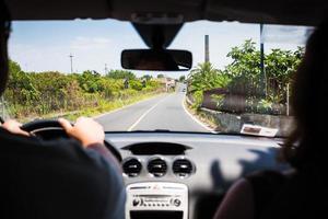 Autofahren in der ländlichen Region Siziliens foto