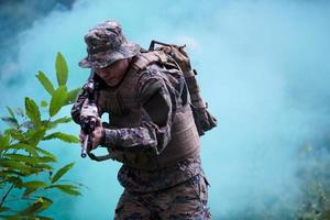 Soldat im Einsatz foto