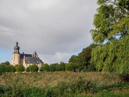 Wald und Burg in Westfalen foto