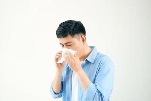 ein mann erkältet sich, krankheit, asiatisch foto