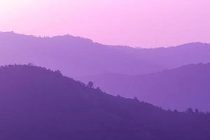 Ultraviolette lila Sommerlandschaft foto