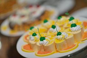 Blick auf das Essen vom Buffet foto