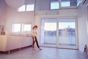 Mädchen Online-Bildung Ballettunterricht zu Hause foto