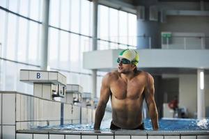 Schwimmer im Pool foto