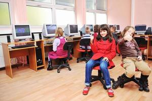 es Bildung mit Kindern in der Schule foto