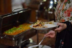 Blick auf das Essen vom Buffet foto