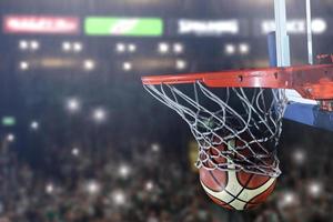 Basketballball und Netz foto