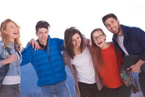 glückliche studentengruppe foto