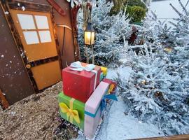 menton, frankreich - 11. dezember 2021 - santa village zu weihnachten geöffnet foto