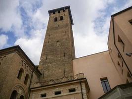 mittelalterliches gebäude des rathauses von padova foto