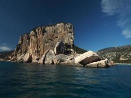 Golf von Orosei Cala Gonone Felsen Meer Klippen Sardinien Italien foto