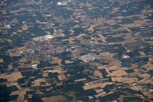 pianura padana po flusstal lombardia luftaufnahme aus dem flugzeug foto