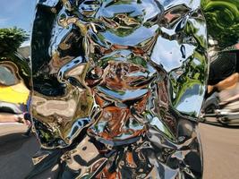 metallischer flüssiger reflexionshintergrund foto